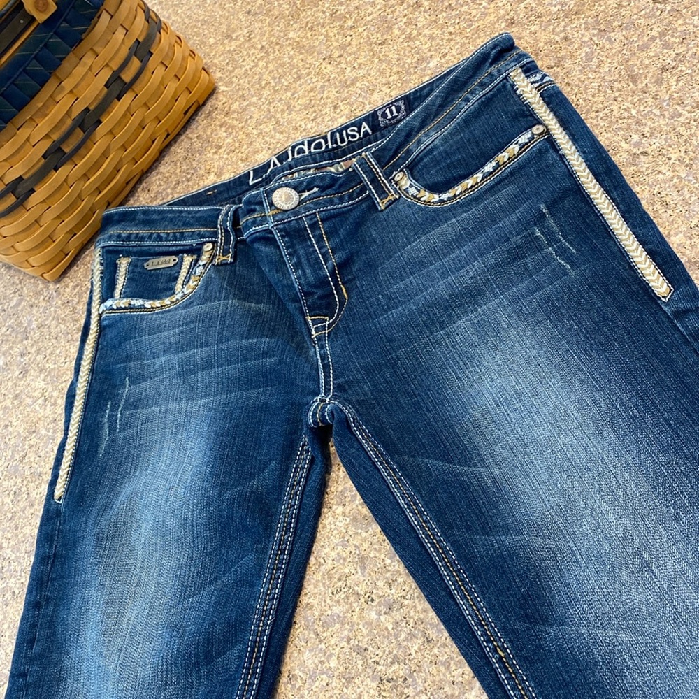 L.A. Idol USACapri Distressed Embroidered Blue Jeans Size 11 GUC